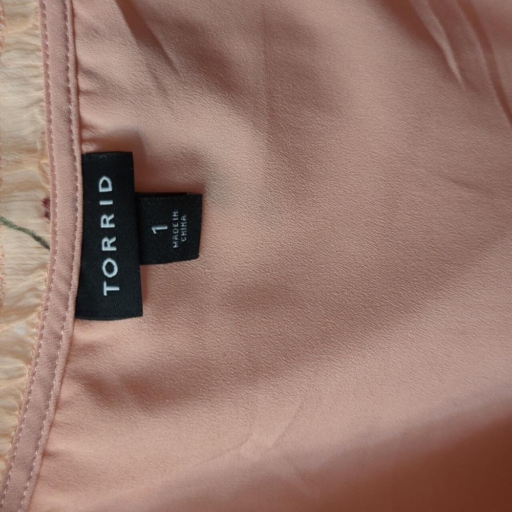 Torrid Blush Pink Top NWOT - Picture 2 of 13